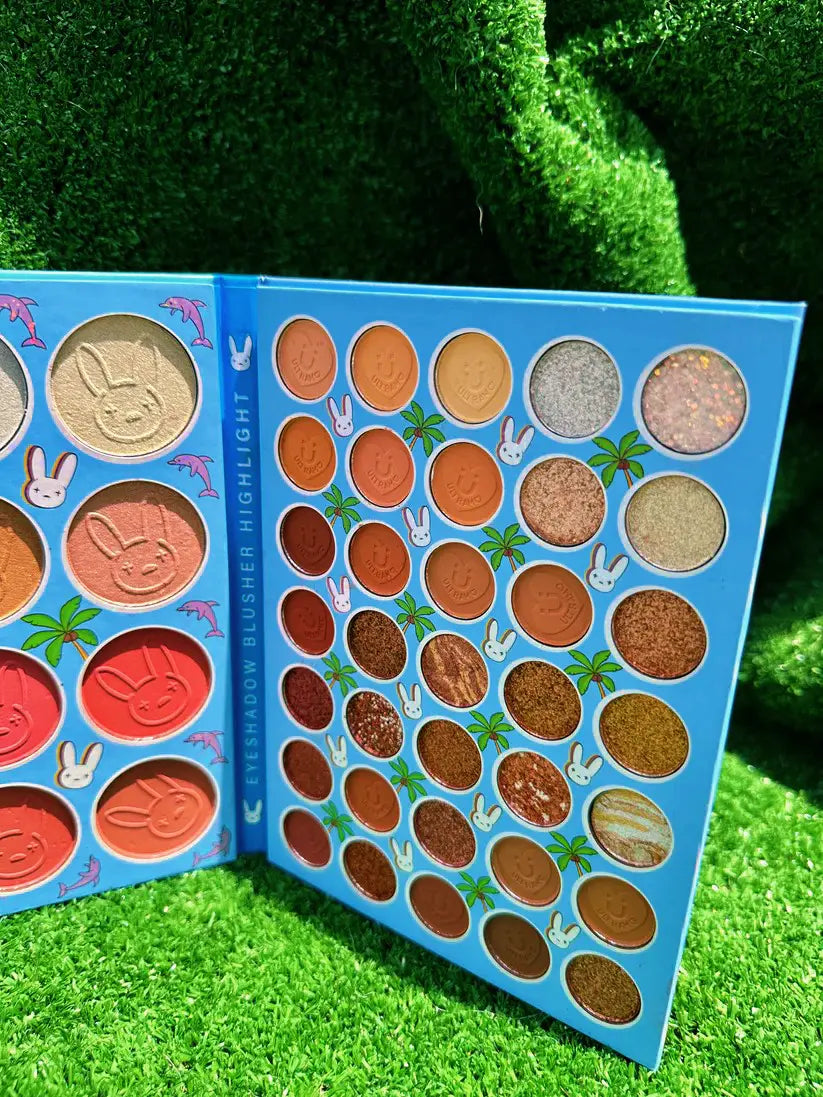 Libro de sombras con 117 colores.