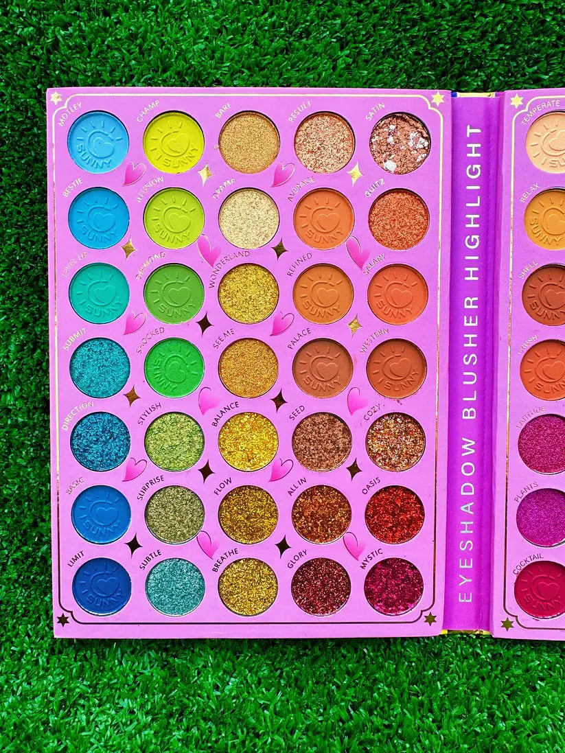 Libro de sombras con 117 colores.